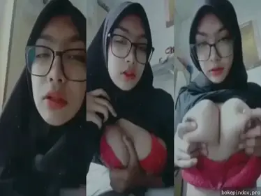 Cewek Montok Toket Gede Pamer Tubuh Hot poster