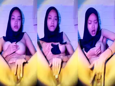 Jilbab Hitam Mendesah Colmek Sange Berat poster